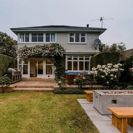 Grand Old Mansion - Sleeps 12 빌라